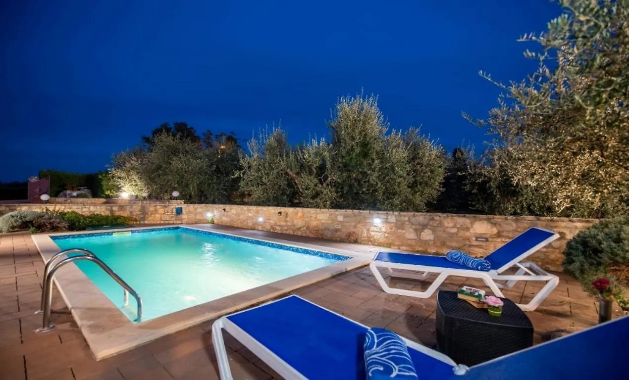 Villa Meri Kadumi
