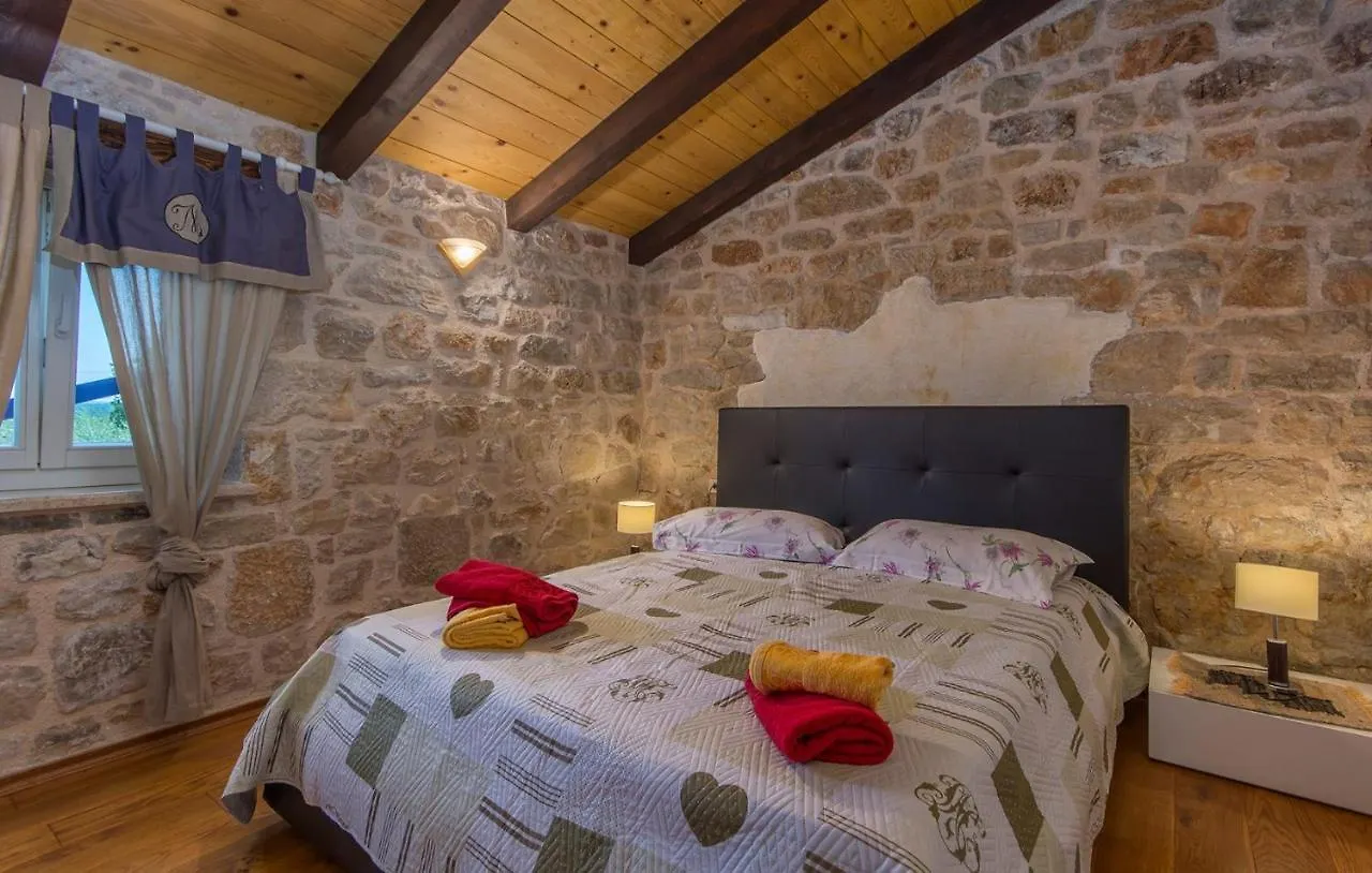 Villa Meri Kadumi 0*,  Croácia