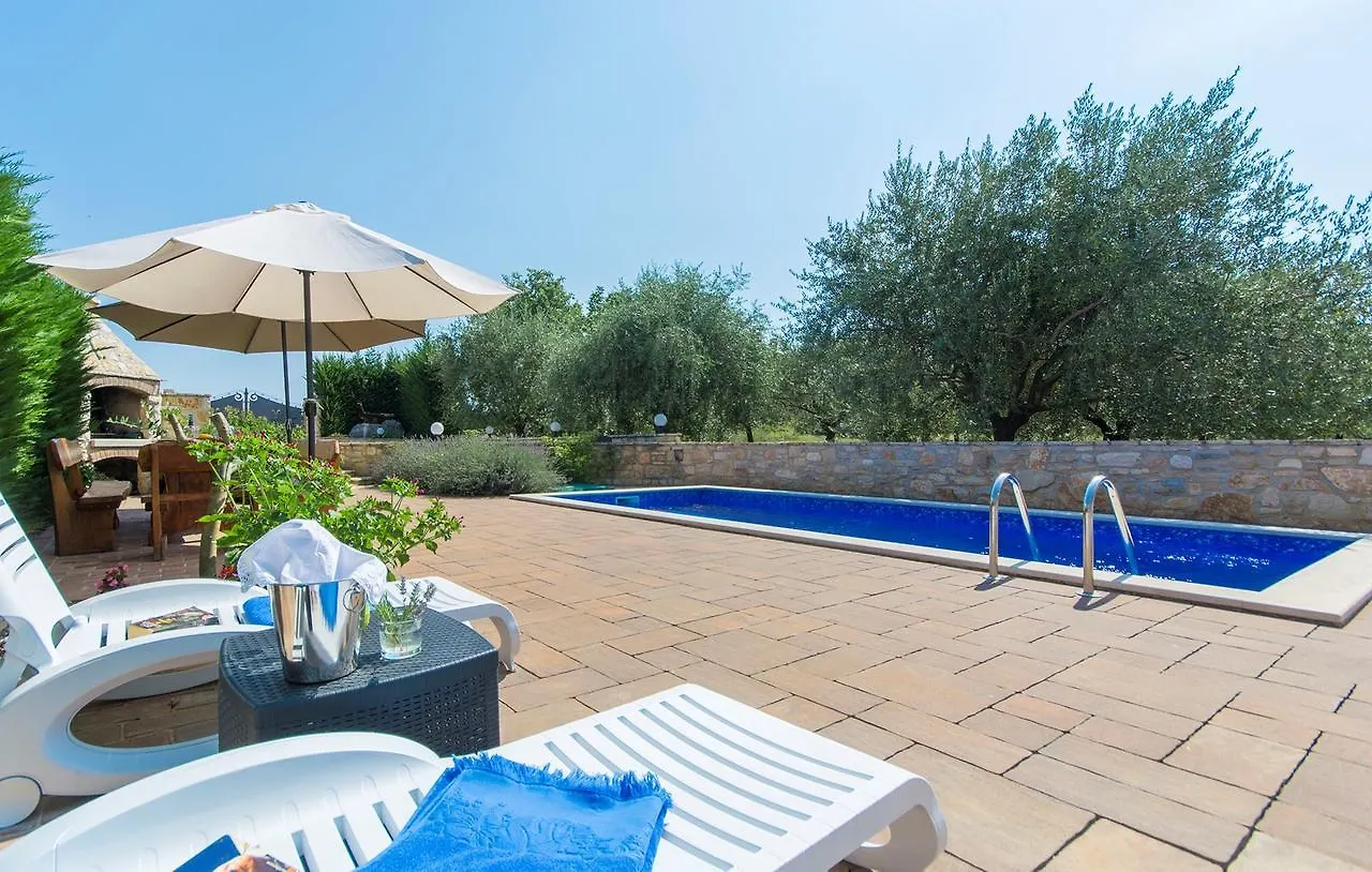Villa Meri Kadumi